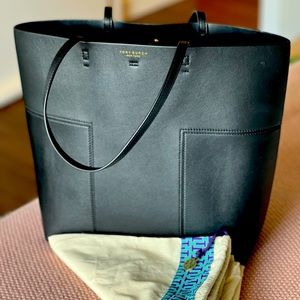 Tory Burch - block t tall tote - black